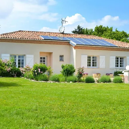3 Bedroom Beautiful In Saint-georges Casa vacanze Bourlens