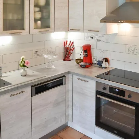 Casa vacanze 3 Bedroom Beautiful In Saint-georges Bourlens