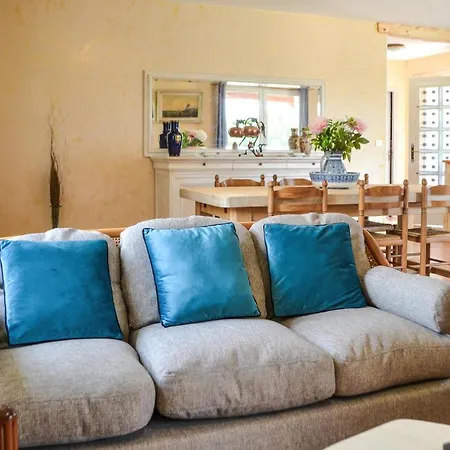 3 Bedroom Beautiful In Saint-georges *
