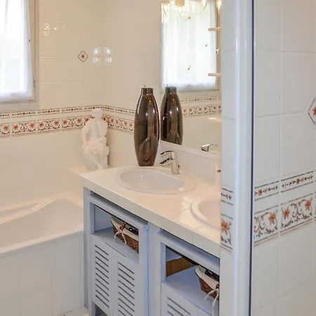 3 Bedroom Beautiful In Saint-georges