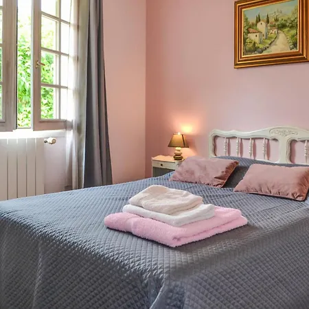 3 Bedroom Beautiful In Saint-georges Bourlens