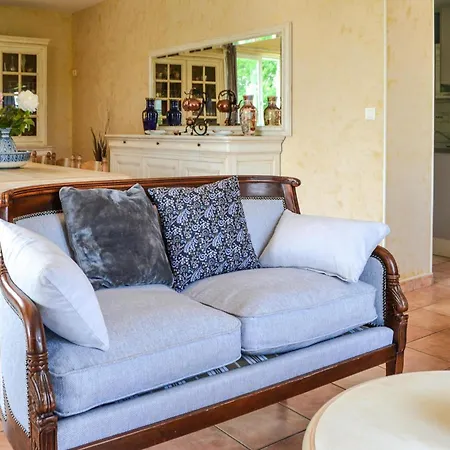 Casa vacanze 3 Bedroom Beautiful In Saint-georges *